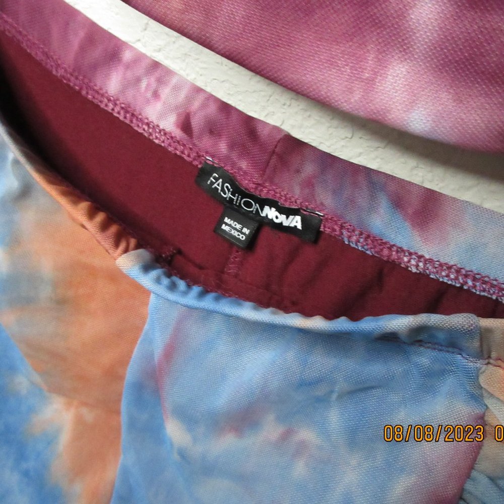 Fashion Nova tie dye 2 Piece Short Set - Picture 4 of 4